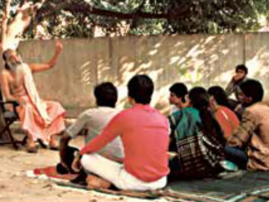 Gurudev addressing a CHYK gathering