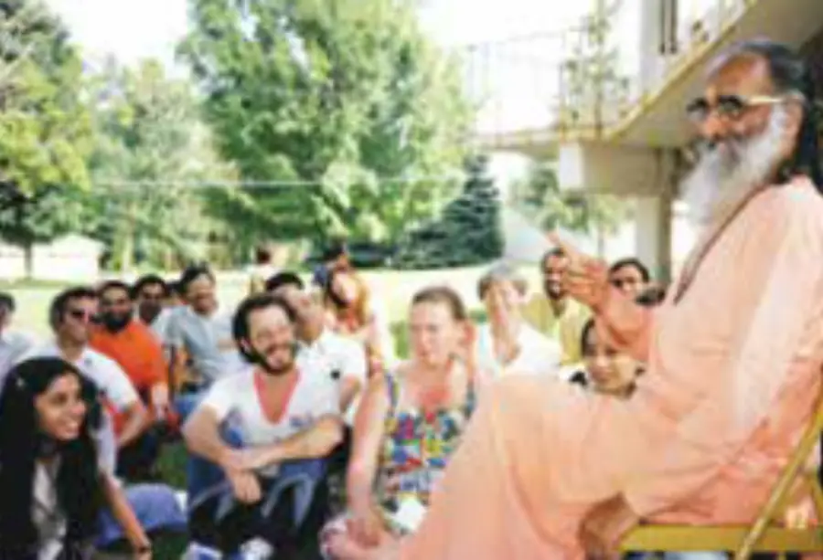 Gurudev with young CHYK members