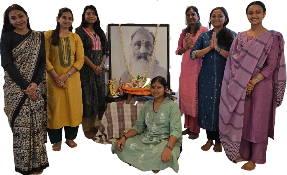 Yuva Veers at a Chinmaya Mission center, before Gurudev&rsquo;s portrait
